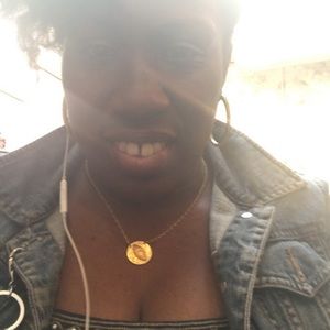 Meet your Posher, Denise